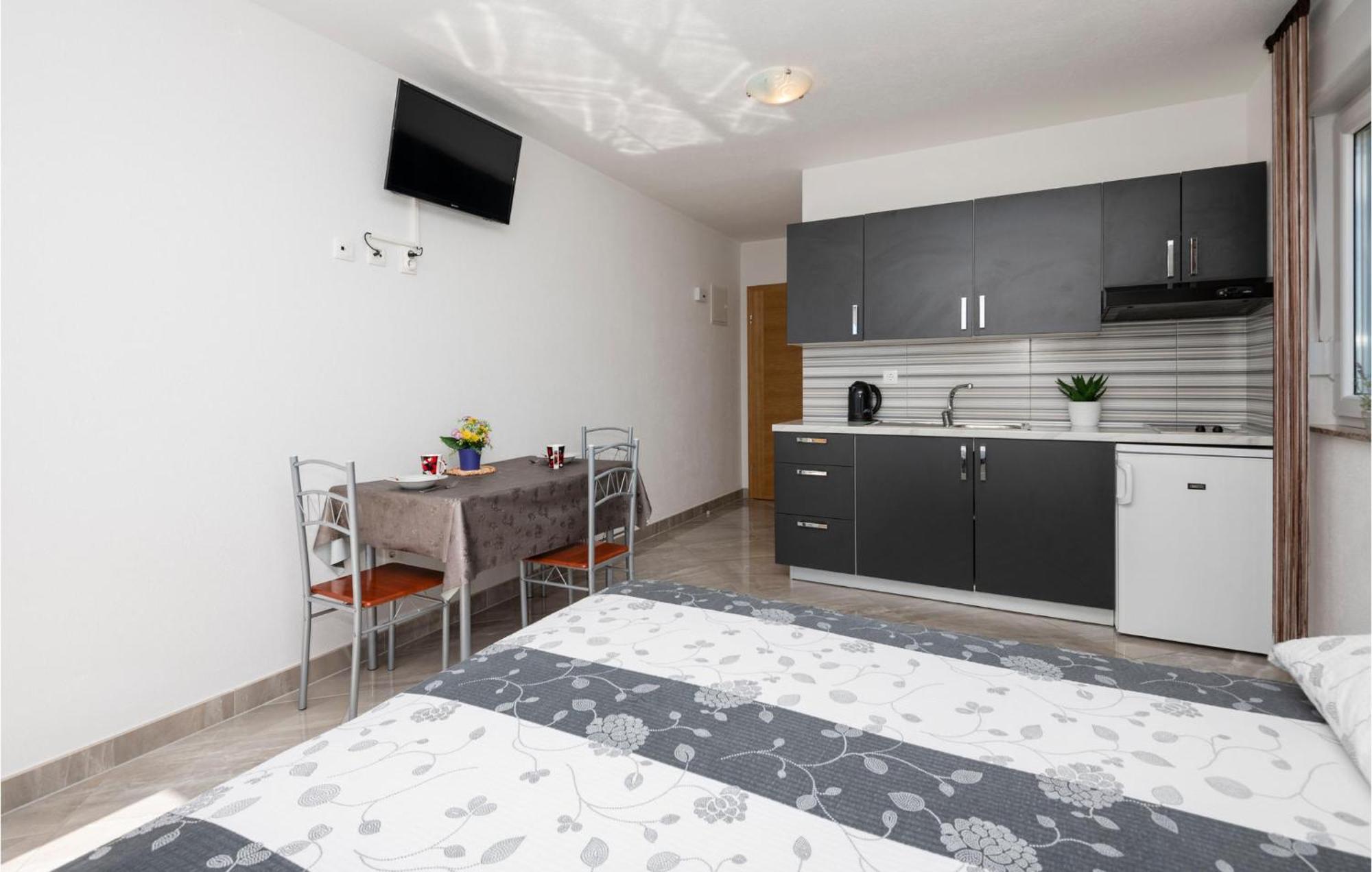 Stunning Apartment In Krvavica With Kitchen المظهر الخارجي الصورة