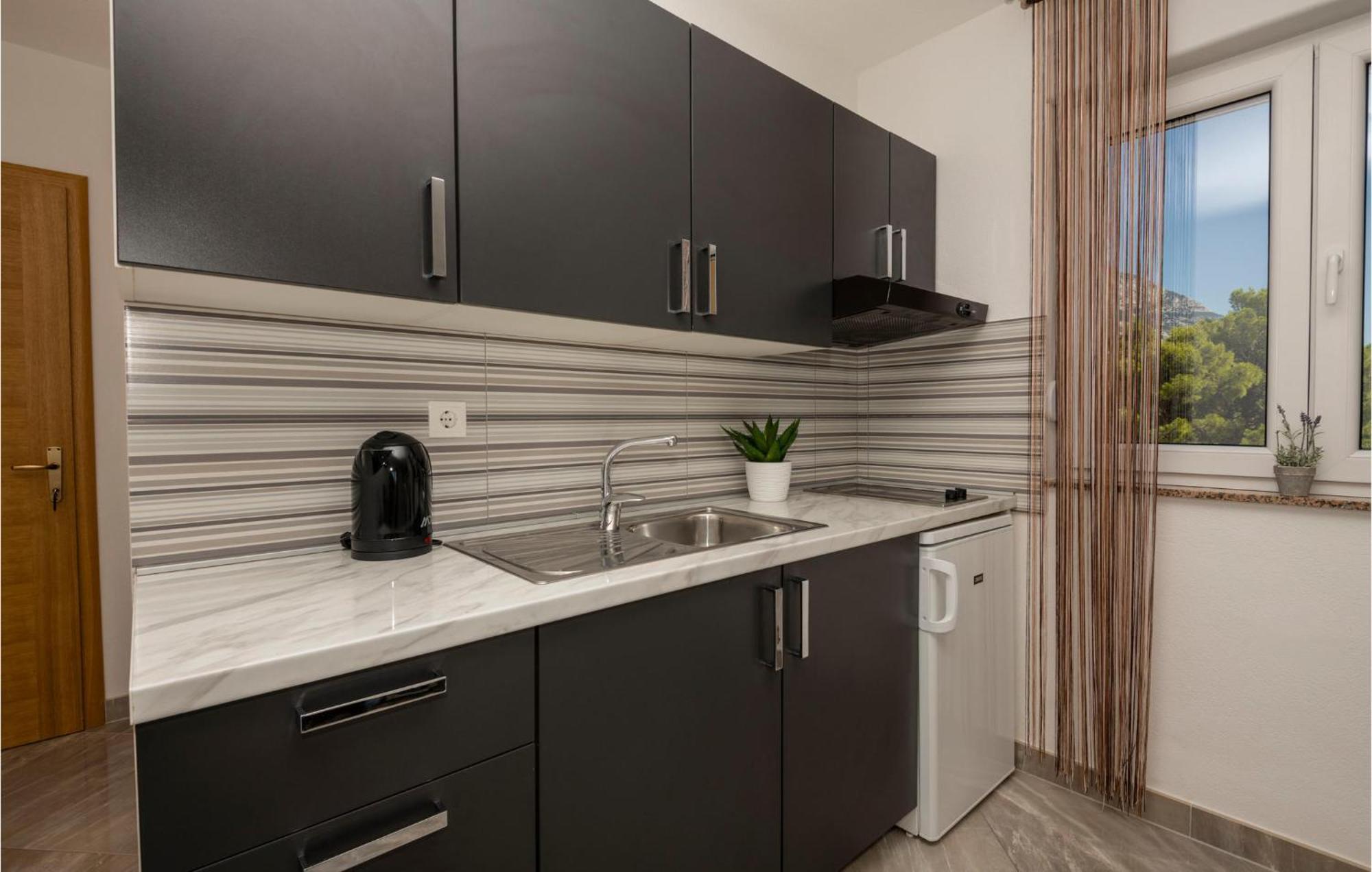 Stunning Apartment In Krvavica With Kitchen المظهر الخارجي الصورة